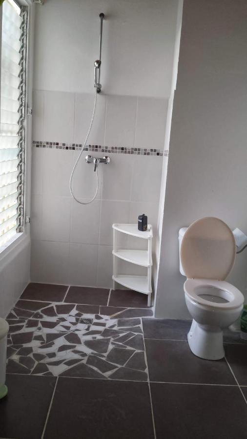 Malilia Beach A Sainte-Anne - Wifi -5 Min A Pied De La Plage Bagian luar foto